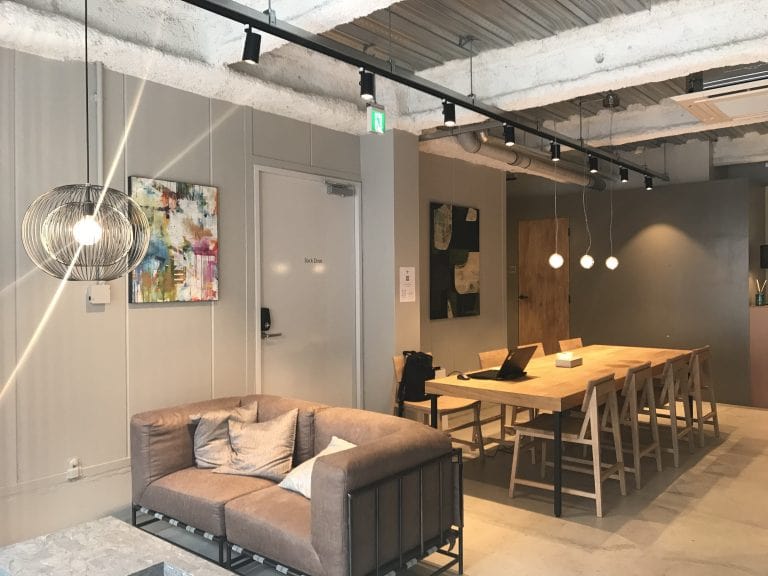 浅草のゲストハウスで快適にテレワーク 在宅に飽きた人必見!浅草のおしゃれホステルでテレワーク|TIME SHARING|タイムシェアリング |スペースマネジメント|あどばる|adval|SHARING