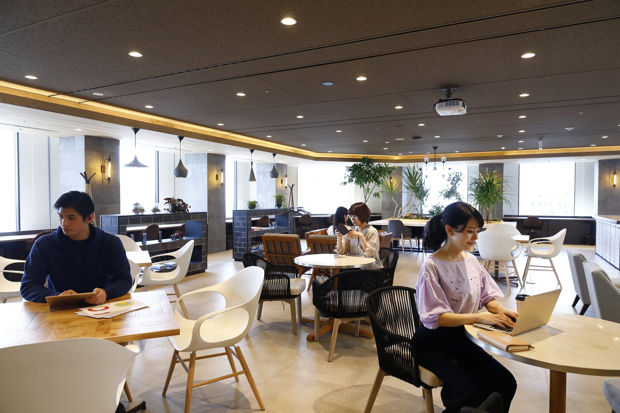 テレワークプランをフル活用!テレワーク利用できる東京都内おすすめ施設11選|TIME SHARING|タイムシェアリング |スペースマネジメント|あどばる|adval|SHARING